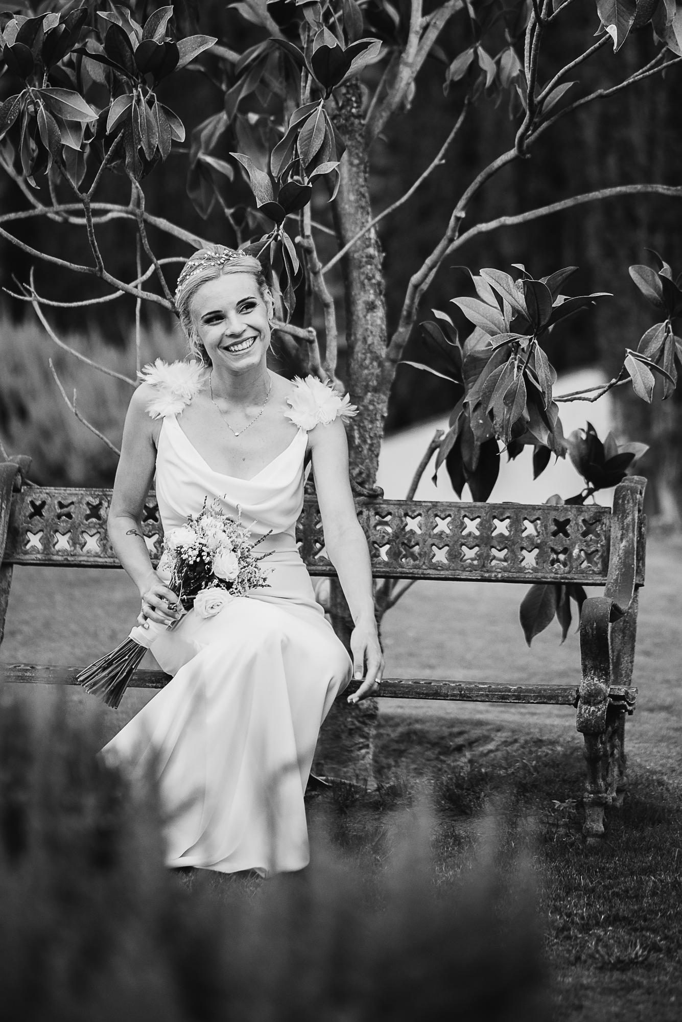 Retrato de novia en jardín